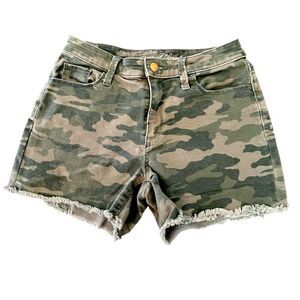 Womens’ Universal Thread Frayed Camo Shorts Size 2
